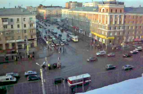 Cámara web en la intersección de la avenida Karl Marx y la plaza Leningradskaya
