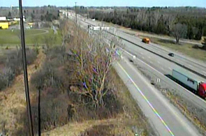 Una cámara web con vistas a la autopista 401 cerca de Sir John Macdonald Boulevard