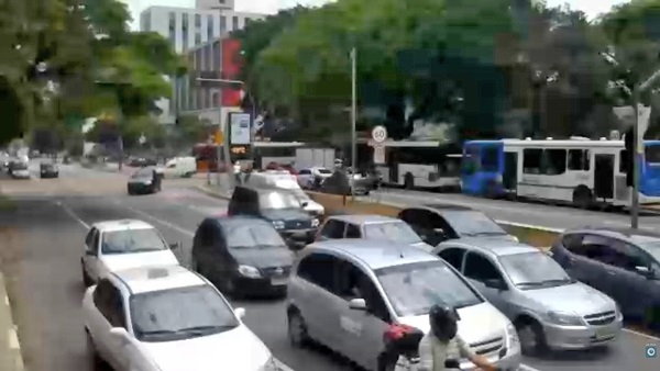 Intersección de calles Av. Bernardino de Campo y Av. Paulista