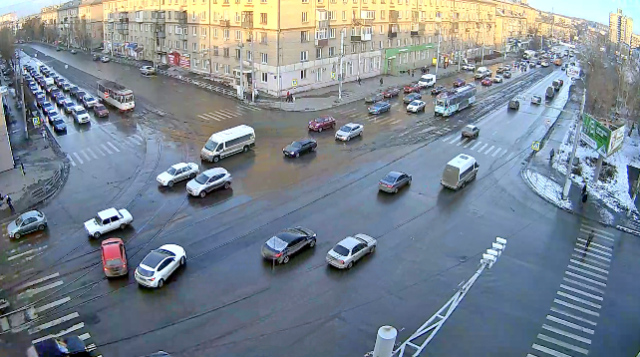 Crossroads of Victory Avenue con la cámara web de la calle Kaslinskaya en línea