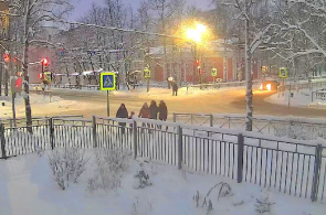 Cruce de las calles Sovetskaya - Kirov. Webcams Medvezhyegorsk en línea