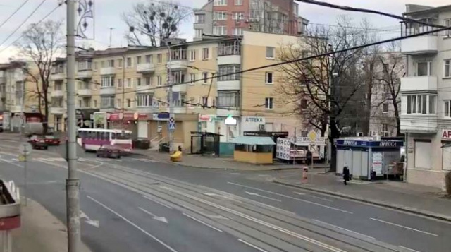Encrucijada de las calles Sovetsky Prospekt y Mussorgsky. Webcams Kaliningrado en línea