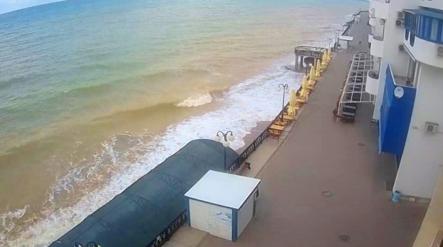 La playa del complejo Nash Parus en Kacha. Cámaras web sebastopol