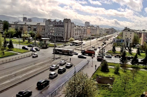 Encrucijada de las calles de Kornetov - Krasrab. Webcam de Krasnoyarsk en línea