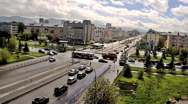 Encrucijada de las calles de Kornetov - Krasrab. Webcam de Krasnoyarsk en línea