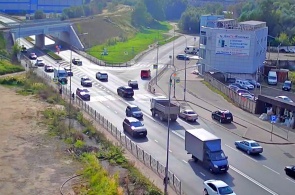 Paso elevado desde la calle. Diakonova. Velíkiye Luki cámaras web en línea