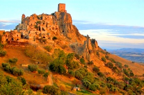 Pueblo fantasma de Craco. Webcams Matera en línea