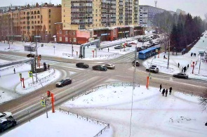 Cruce de la avenida Oktyabrsky - avenida Leningradsky. Cámaras web Kémerovo