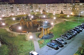 Parque infantil en la calle Skuridina. Cámaras web lomonosov