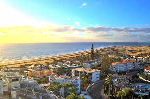 Playa del Inglés es un balneario en la costa sur de Gran Canaria