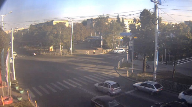 Entrada al Parque de Cultura y Descanso. Webcam de Stavropol en línea