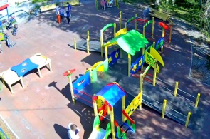 Parque infantil en Bredova. Capacidad de las cámaras web
