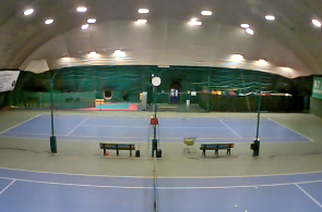 Cancha de tenis del complejo deportivo "Azure"