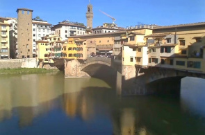Ponte Vecchio famoso puente sobre el río Arno