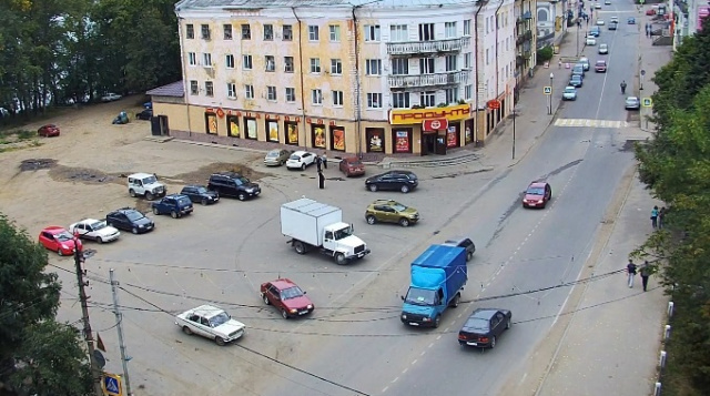 Encrucijada de plaza Lenin y Dzerzhinskongo. Cámaras web Bologoy en línea