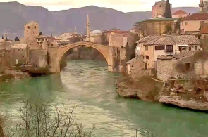 Viejo puente sobre el río Neretva. Webcam de Mostar en línea
