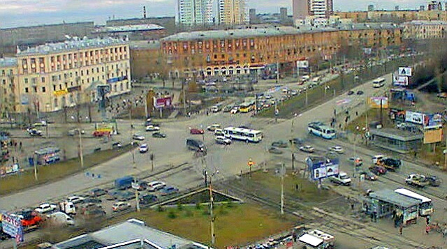 Crossroads of Cosmonauts Streets - webcam Mashinostroiteley en línea