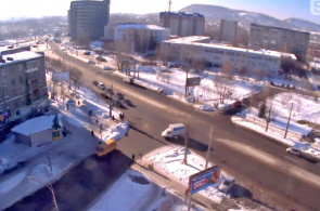 Encrucijada de las calles Ostrovsky y Gazetnaya. Webcam de Nizhny Tagil en línea