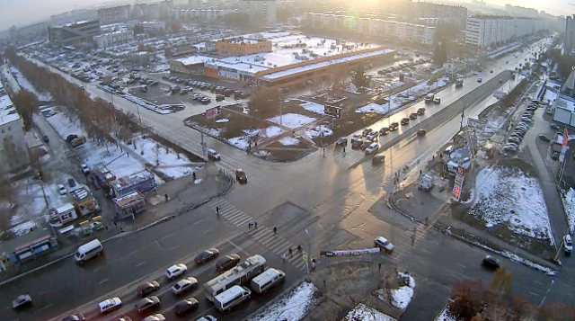 Perspectiva de Komsomolsky - calle Voroshilov. Webcam de Chelyabinsk en línea
