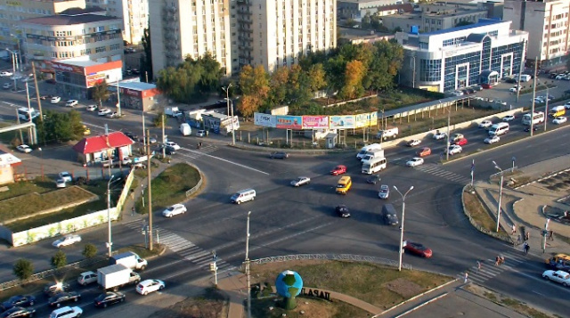 Encrucijada de las calles paralelas 45 y Dovatortsev. Webcam de Stavropol en línea