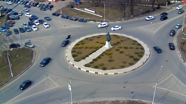 Monumento a San Dmitry Solunsky. Webcams de Dmitrov en línea