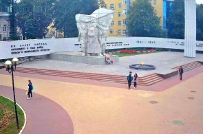 La Plaza de la Victoria es una de las plazas centrales de la ciudad. Webcams Ryazan en línea