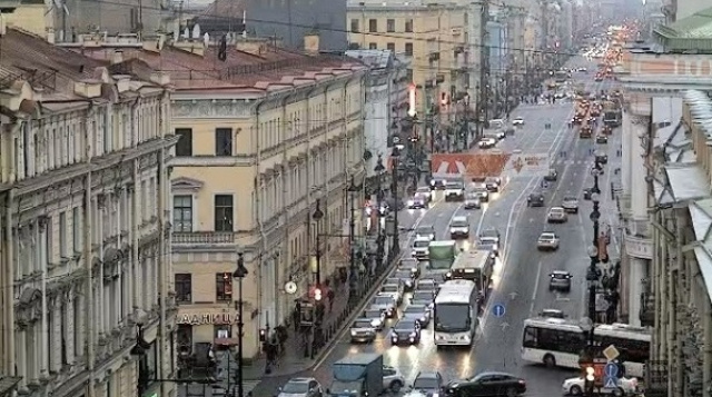 La avenida nevsky prospekt. San Petersburgo. Cámara web en línea con el sonido