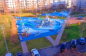 Parque infantil en 5/1 Fedyuninskogo Street. Cámaras web lomonosov