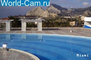 El hotel-pensin "Estrellas" de la piscina de MIAMI cámara web en línea
