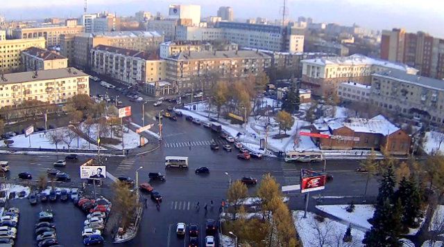 Cruce de calles de Vorovskogo - Sonya Krivoy. Webcam de Chelyabinsk en línea