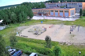 Campo de deportes en la escuela número 3. Cámaras web Polyarnye Zori