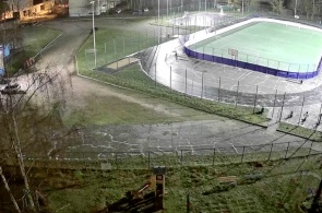 Estadio de la escuela No. 12. Velíkiye Luki cámaras web en línea