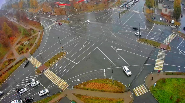 Cruce de la avenida Vatutin y la calle Gubkin. Cámaras web Belgorod