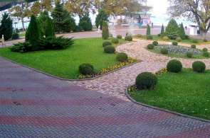 Plaza en el paseo marítimo. Webcams de Gelendzhik en línea