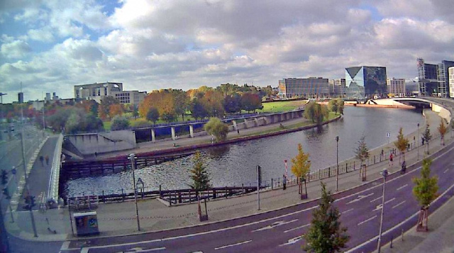 El terraplén fluvial del Spree en Berlín en tiempo real