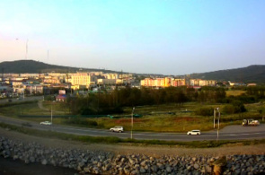 Vista desde la orilla del río Magadanka. Webcam magadan en línea