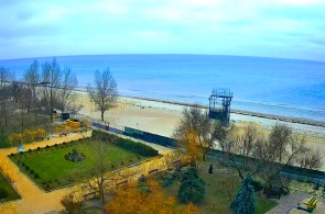 Vista panorámica de la playa del sanatorio Chaika. Cámaras web Lazurny