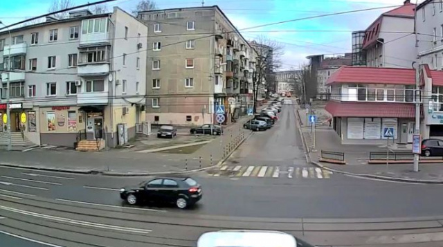 Encrucijada de las calles Sovetsky Prospekt y Uralskaya. Webcams Kaliningrado en línea